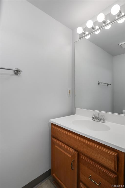 38928 Country Circle, Farmington Hills, MI 48331 — Photo 10