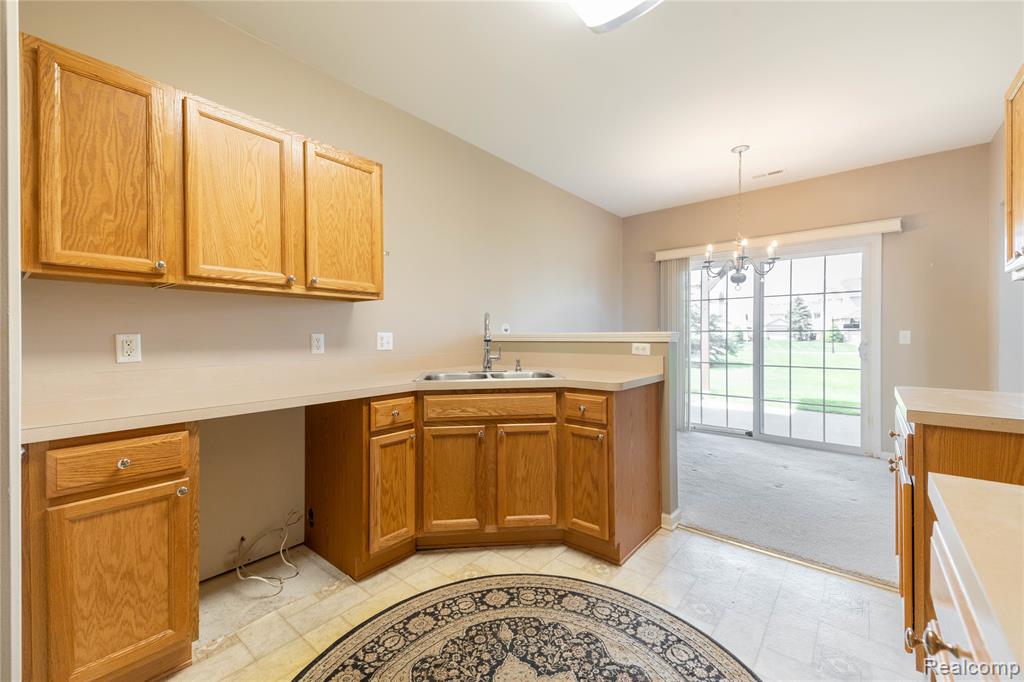 26624 Kirkway Circle, Woodhaven, MI 48183 — Photo 11