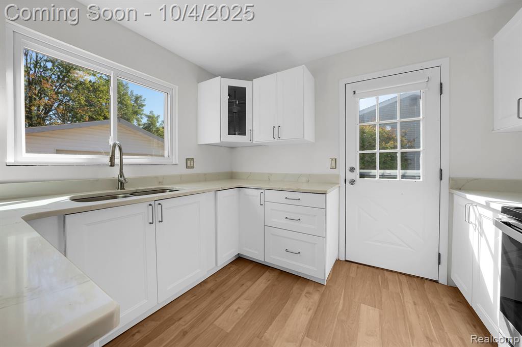 42708 Wilmington Drive, Sterling Heights, MI 48313 — Photo 11
