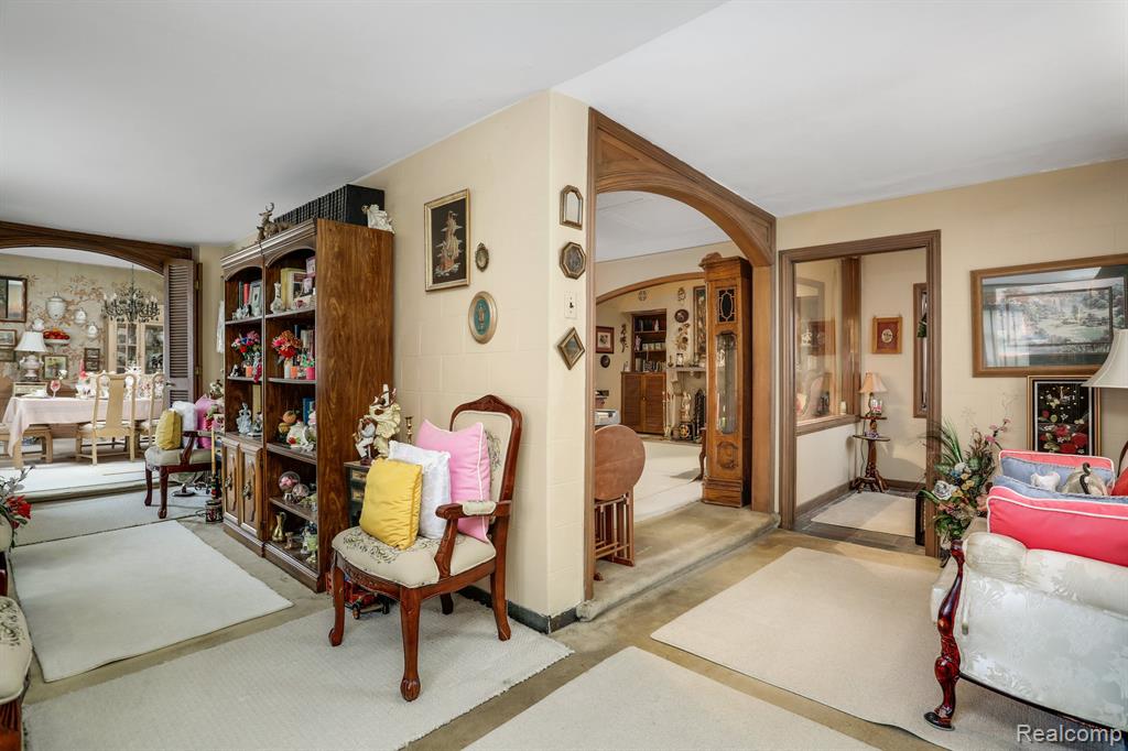 8691 E OUTER Drive, Detroit, MI 48213 — Photo 7