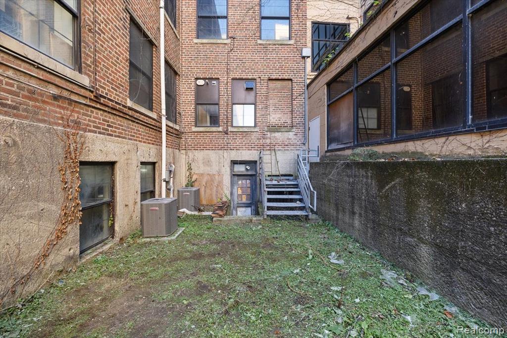 2761 E Jefferson Avenue, Detroit, MI 48207 — Photo 25