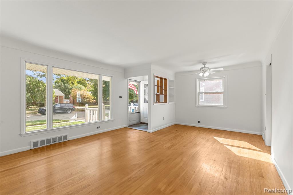 8255 Kinmore Street, Dearborn Heights, MI 48127 — Photo 3