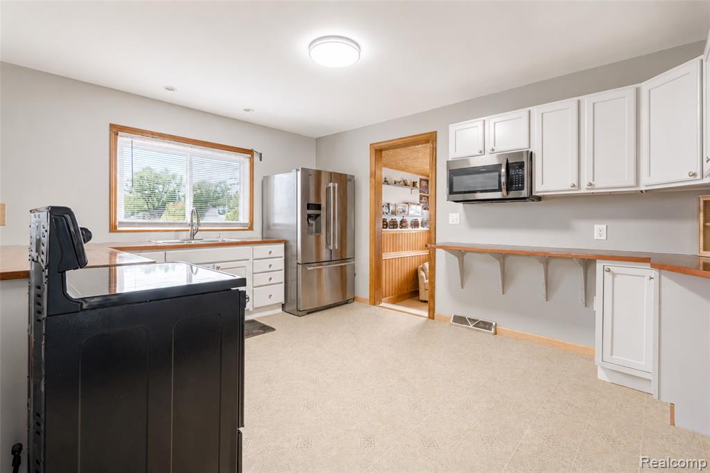 6041 Gilman Street, Garden City, MI — Photo 12