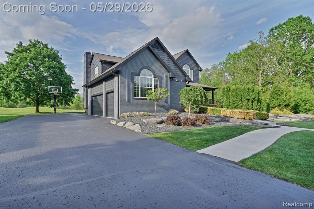 5729 Woodfield Parkway, Grand Blanc, MI 48439 — Photo 9