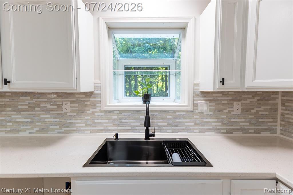 15117 Locust Grove Drive, Byron, MI 48418 — Photo 14