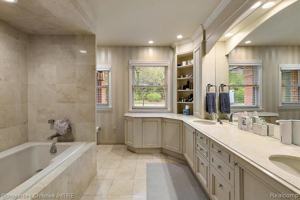 4889 ARDMORE Drive, Bloomfield Hills, MI 48302 — Photo 23