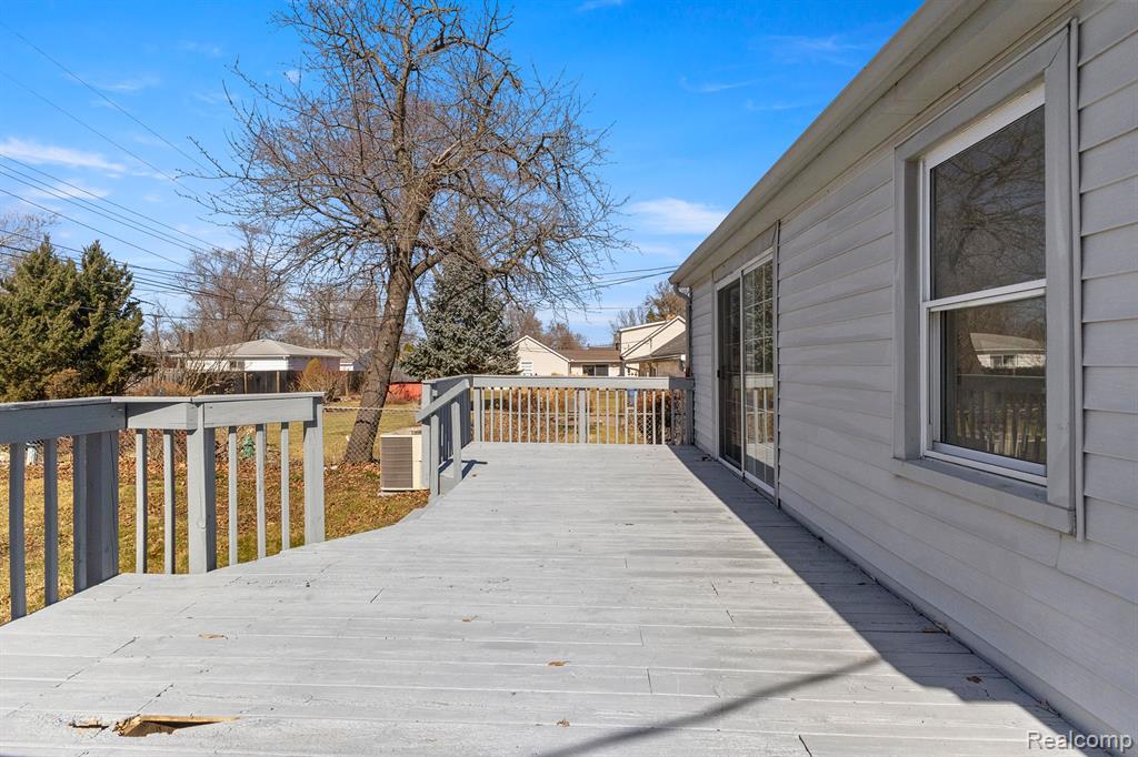 6447 CENTRALIA Street, Dearborn Heights, MI 48127 — Photo 33