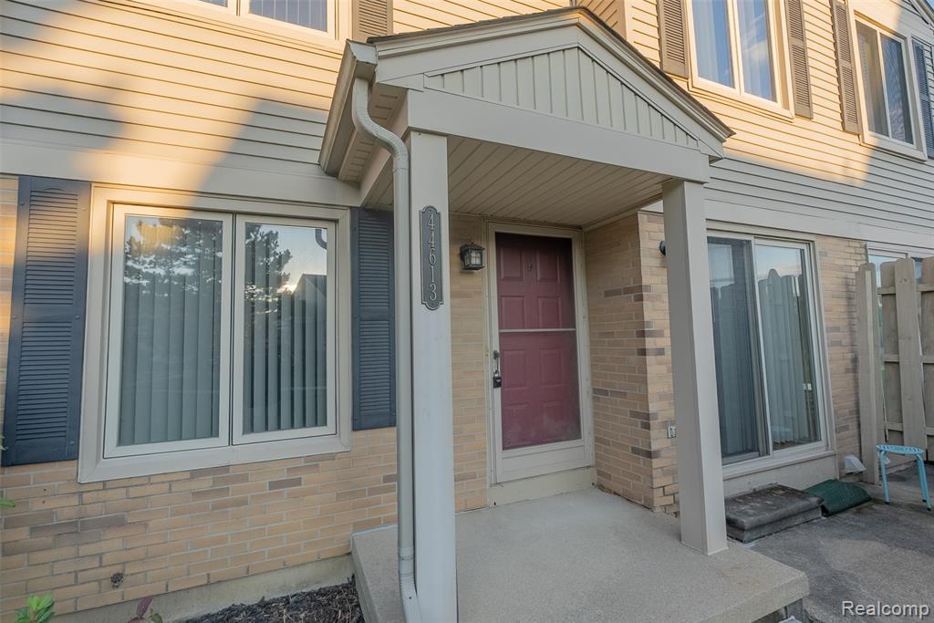 44613 New Hampshire Drive, Clinton Twp, MI 48038 — Photo 2