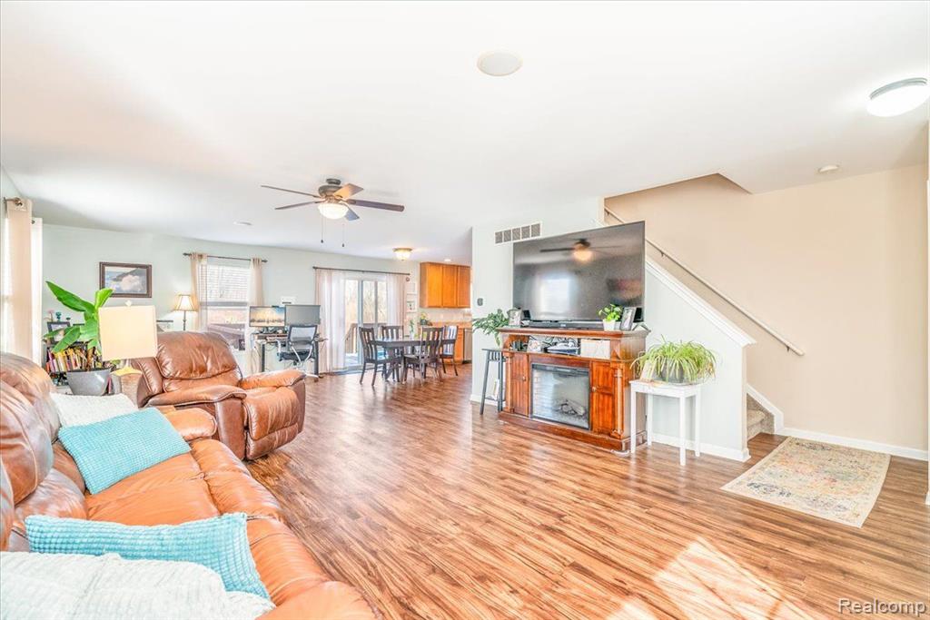 42936 N CUMBERLAND Drive, Belleville, MI 48111 — Photo 5