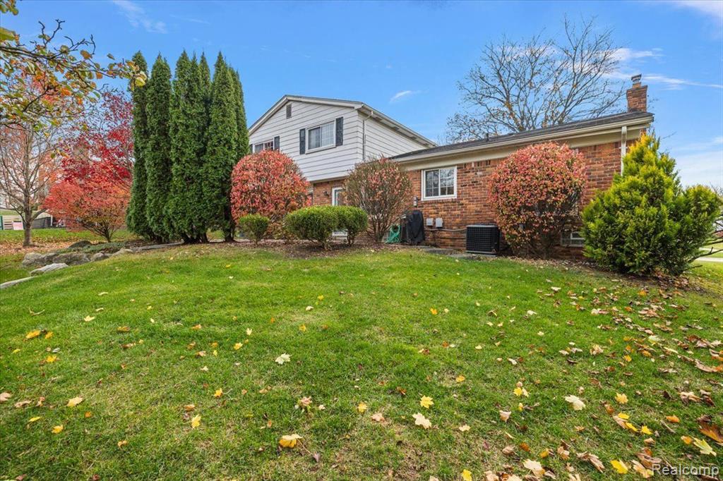 16490 OLD BEDFORD Road, Northville, MI 48168 — Photo 39