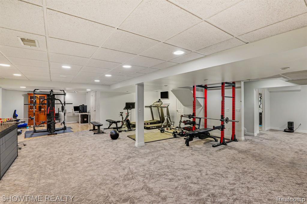 54676 Woodcreek Boulevard, Utica, MI 48315 — Photo 33