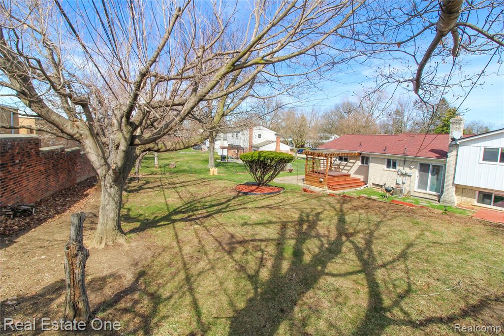 6942 Leslee Crest Drive, West Bloomfield, MI — Photo 35