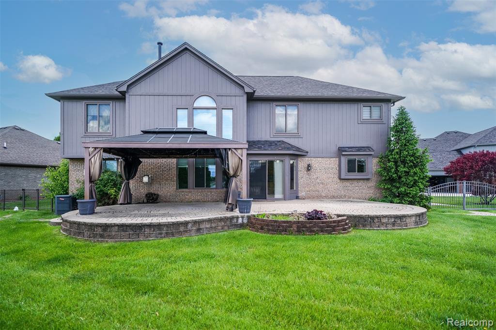 42105 Dorchester Court, Clinton Twp, MI 48038 — Photo 35