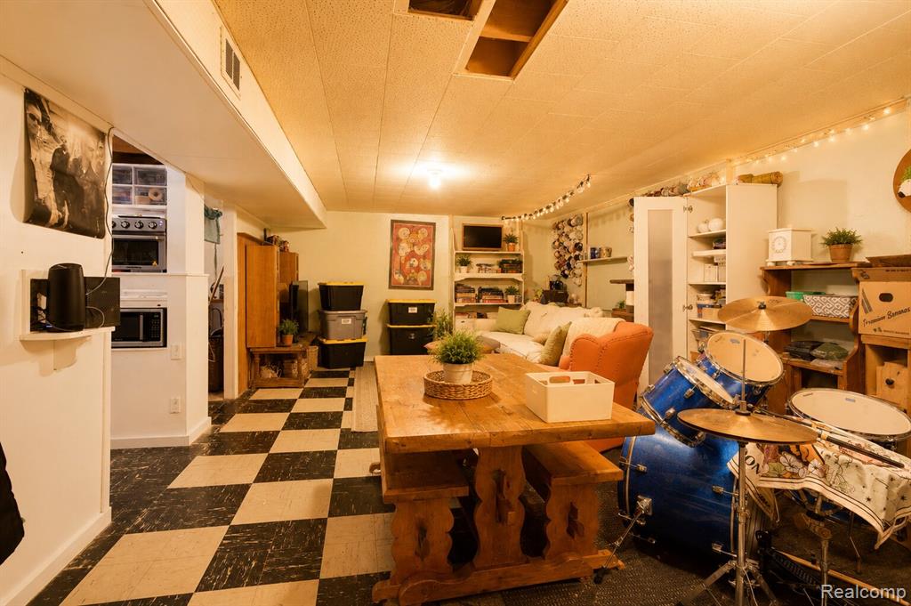 9101 Merriman Road, Livonia, MI 48150 — Photo 19