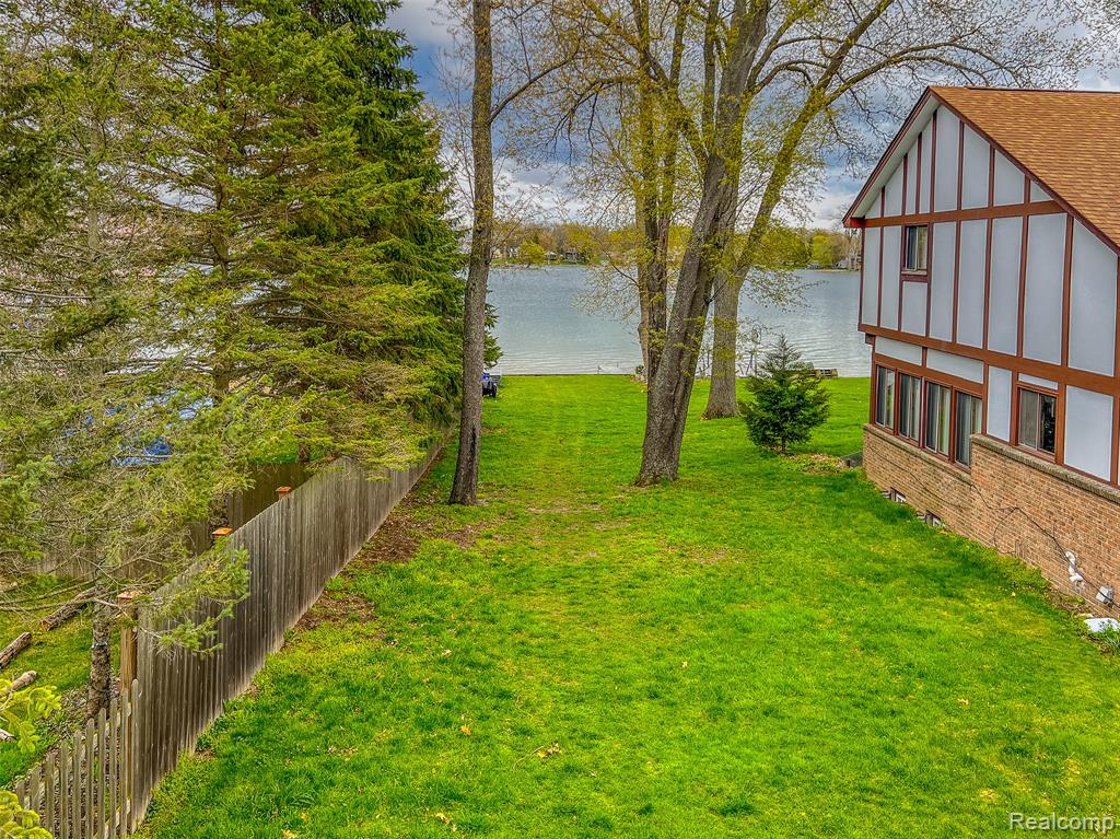 8603 Hibbing Street, Commerce Twp, MI 48382 — Photo 4