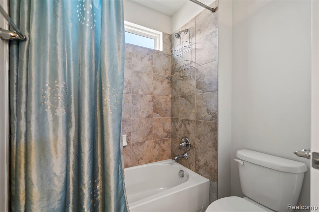 4562 Cloverdale Court, Lake Orion, MI — Photo 51
