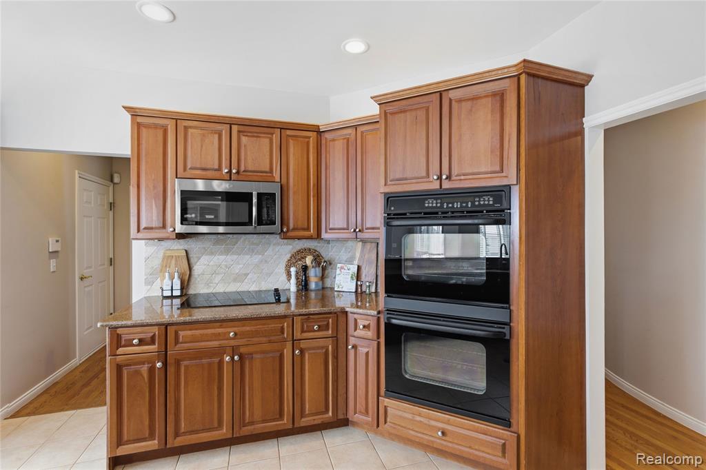 966 Majestic Drive, Rochester Hills, MI 48306 — Photo 19