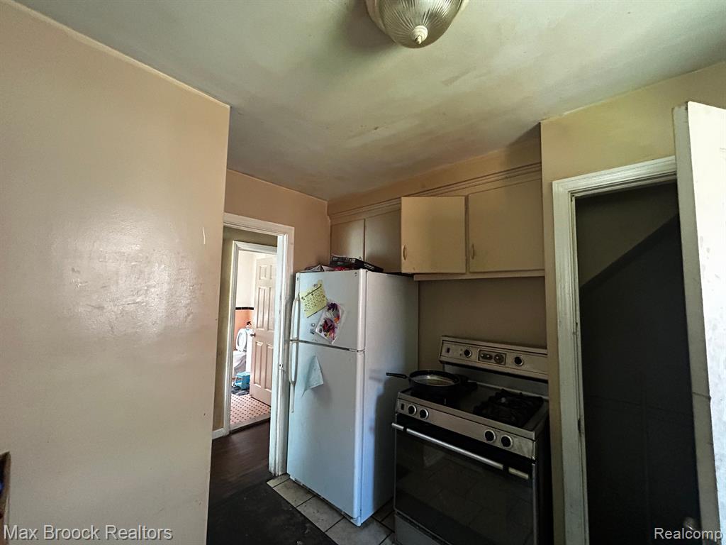 11329 MINOCK Street, Detroit, MI 48228 — Photo 7