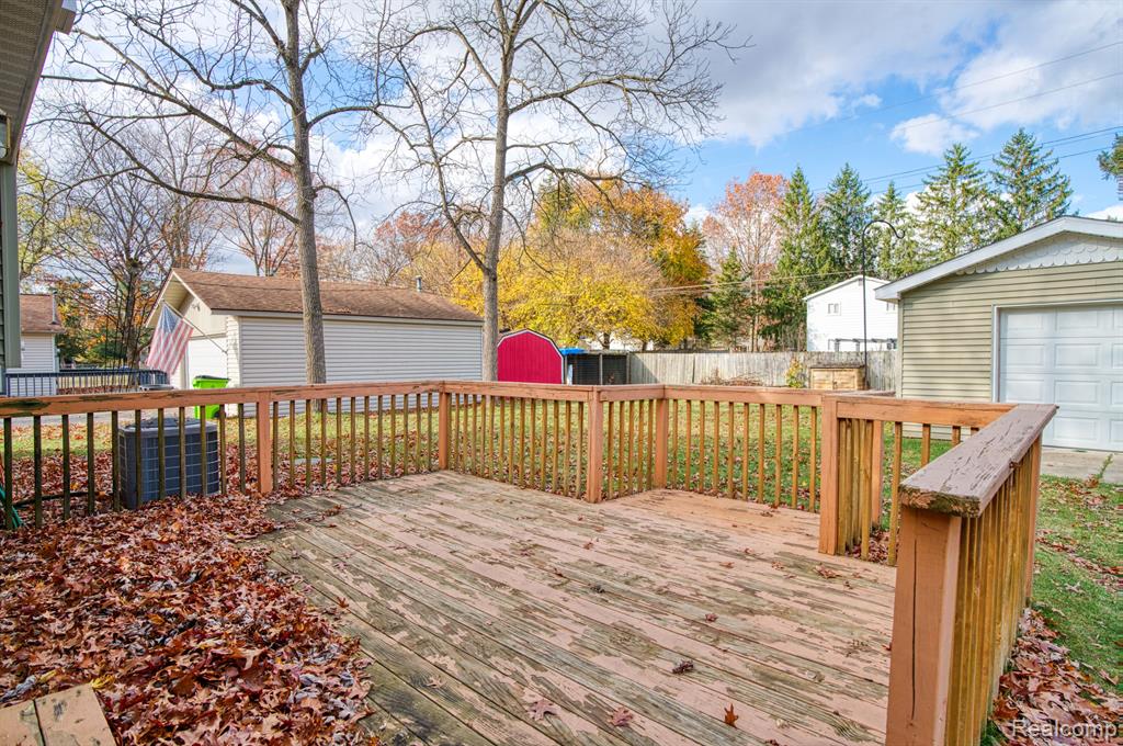 985 TIERNEY, Highland, MI 48356 — Photo 21