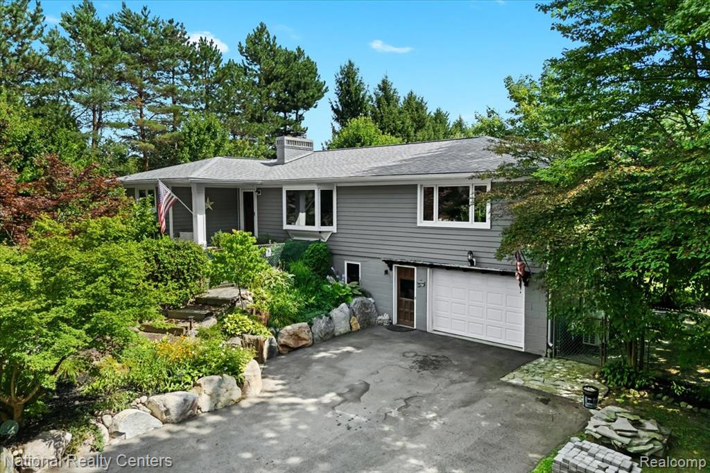 1785 Middle Road, Highland, MI — Photo 46