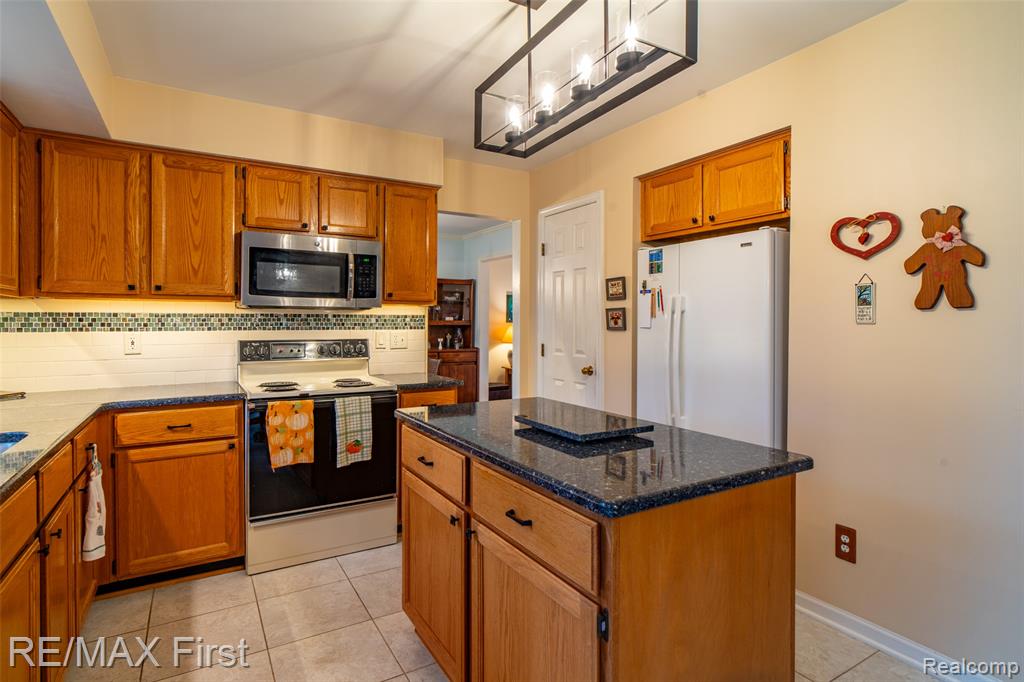 6676 Lambeth Way, Canton, MI 48187 — Photo 14