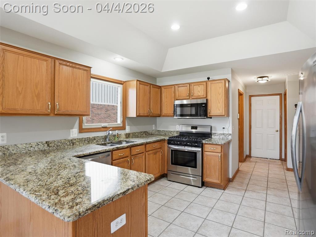 51605 Shadywood Drive, Macomb, MI 48042 — Photo 3