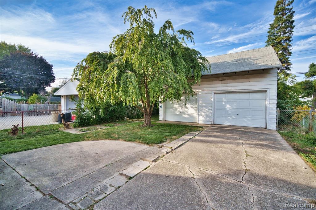 7335 Gronow, Center Line, MI 48015 — Photo 4