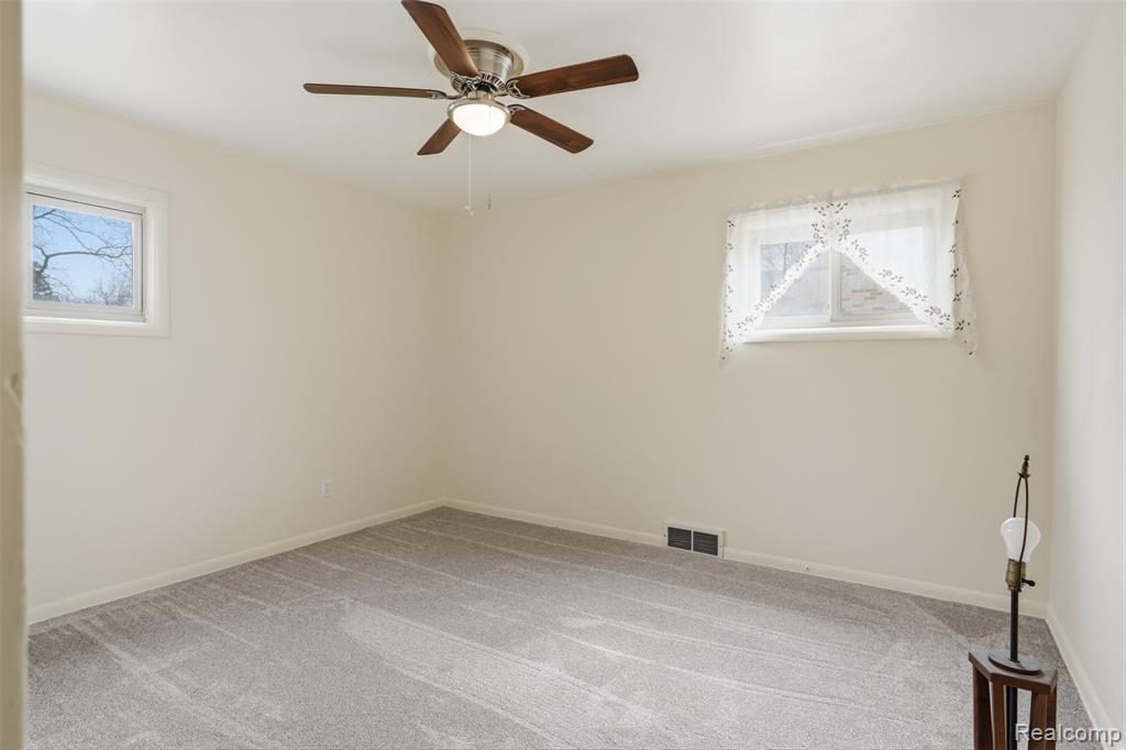 916 Buckingham Avenue, Flint, MI 48507 — Photo 12