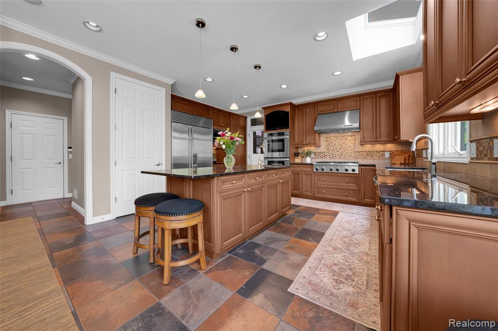 4502 Forest Edge Lane, West Bloomfield, MI 48323 — Photo 27