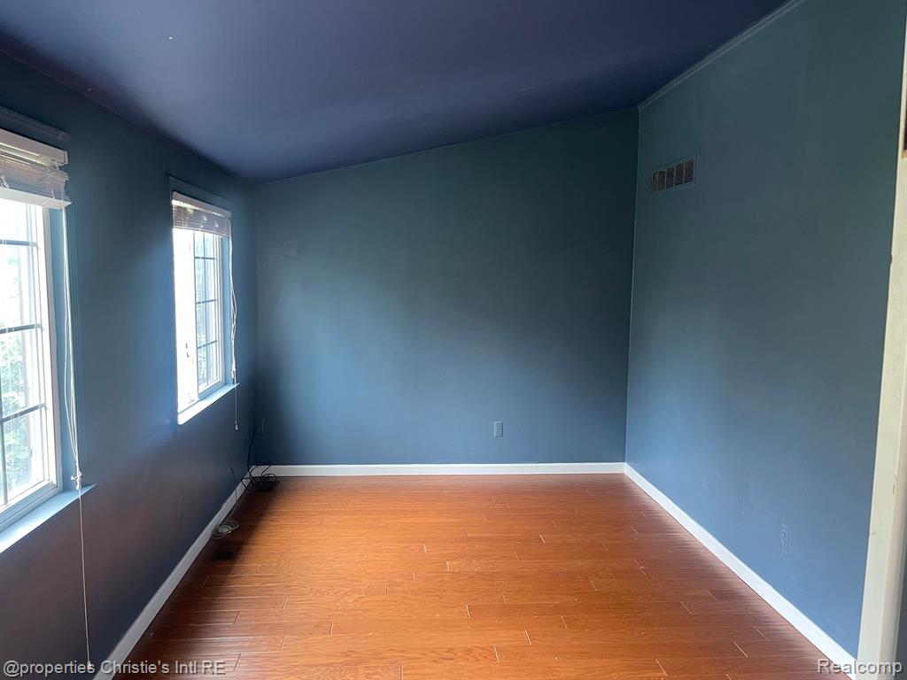 532 SAINT CLAIR Street, Grosse Pointe, MI 48230 — Photo 33