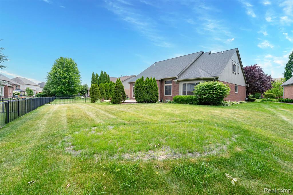 47248 Malburg Way Drive, Macomb, MI 48044 — Photo 9