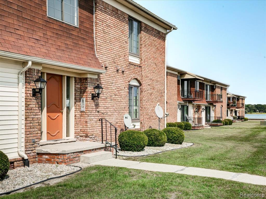 1900 River Road, Building C, Unit 2, Marysville, MI 48040 — front exterior