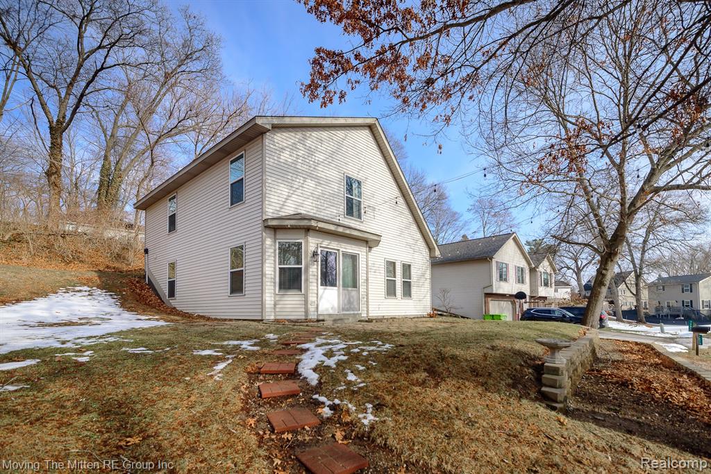 7373 Valley Drive, Brighton, MI 48116 — Photo 2
