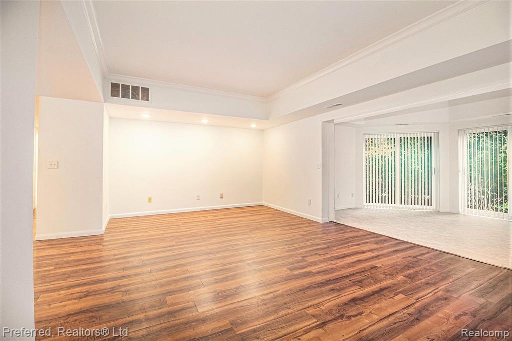 2125 NATURE COVE Court, 101, Ann Arbor, MI 48104 — Photo 12