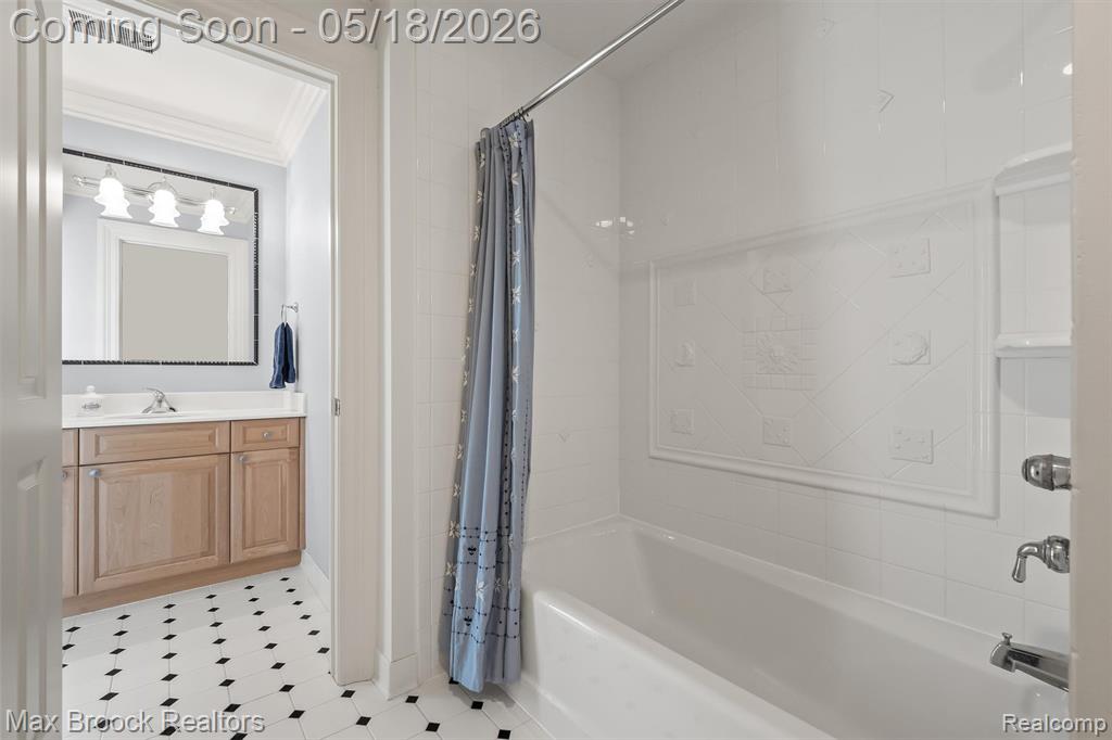 528 Barrington Court, Bloomfield Hills, MI 48304 — Photo 35