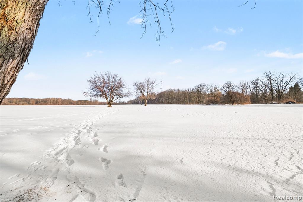 6359 E Bristol Road, Burton, MI 48519 — Photo 25