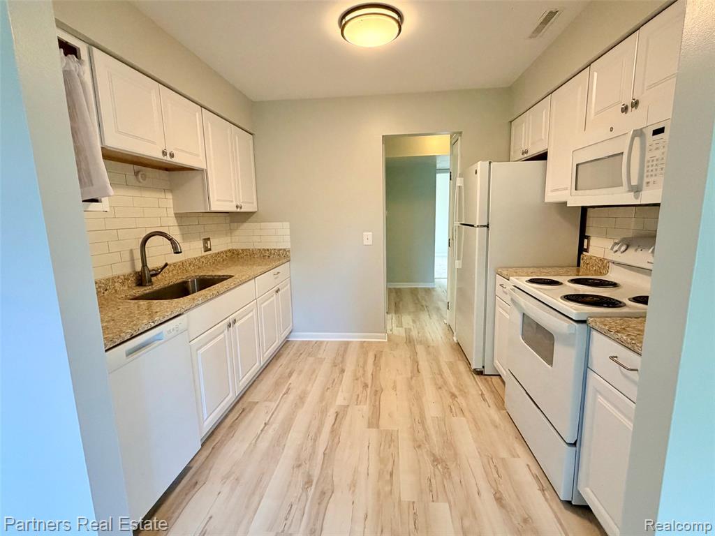 507 W Highland Road, 11, Howell, MI 48843 — Photo 11
