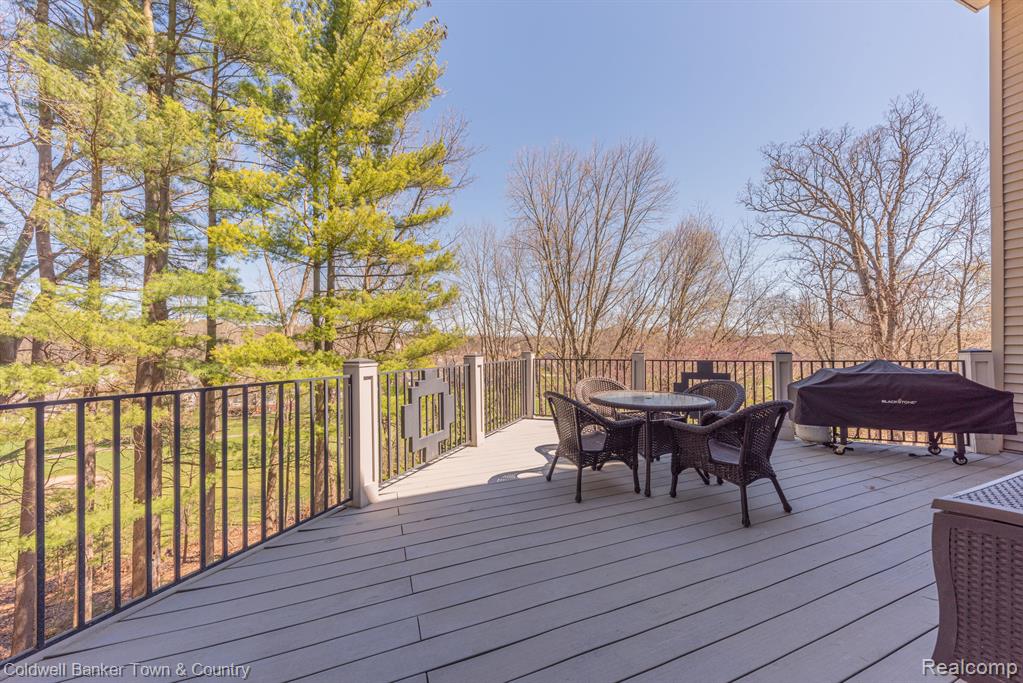 9945 ROLLING GREENS Drive, Pinckney, MI 48169 — Photo 25
