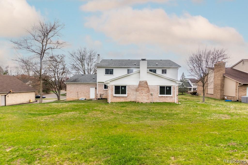 5394 Pond Bluff Drive, West Bloomfield, MI 48323 — Photo 40