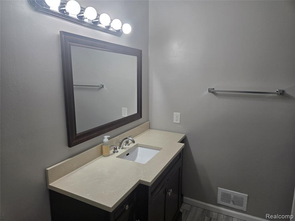 5353 Wright Way W, West Bloomfield, MI — Photo 36