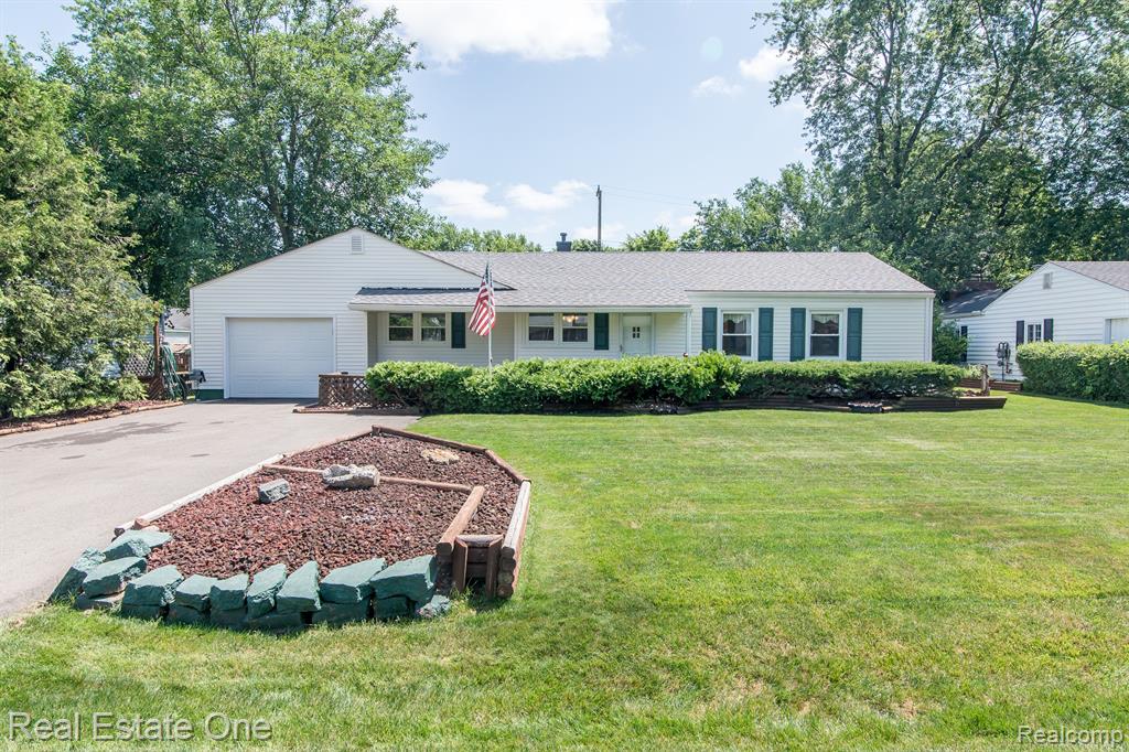 4049 MEIGS Avenue, Waterford, MI 48329 — front exterior