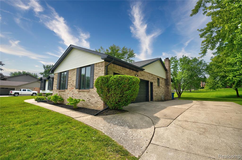 507 Charing Cross Drive, Grand Blanc, MI 48439 — Photo 12