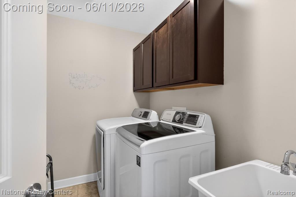 27412 Victoria Road, Novi, MI — Photo 37