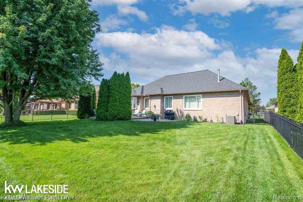 54660 BERRYFIELD Drive, Macomb, MI 48042 — Photo 45
