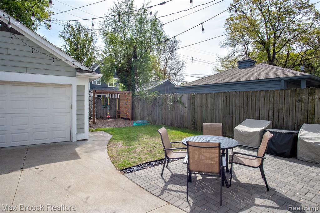 924 N Maple Avenue, Royal Oak, MI 48067 — Photo 55