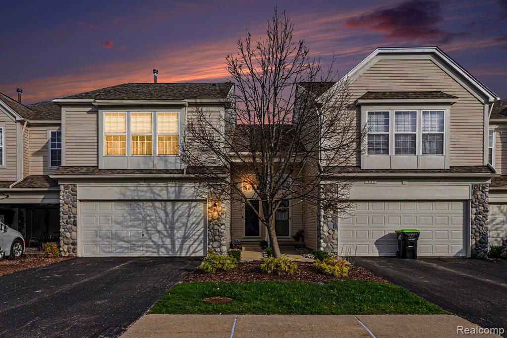534 Dockside Circle, Holly, MI 48442 — front exterior