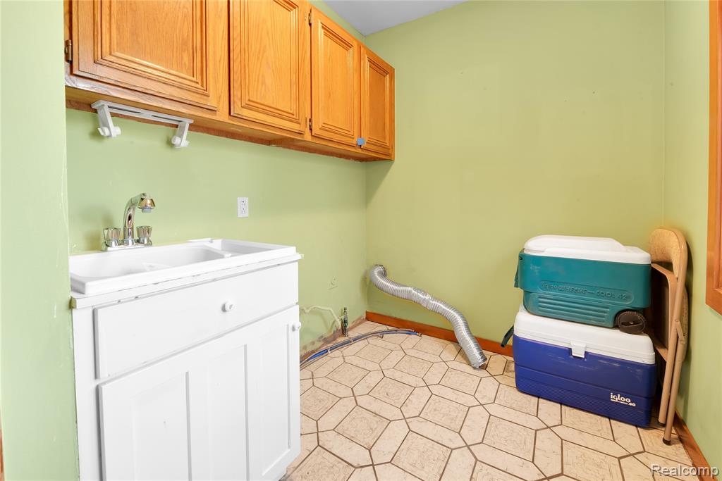 8285 Staghorn Trail, Clarkston, MI 48348 — Photo 27