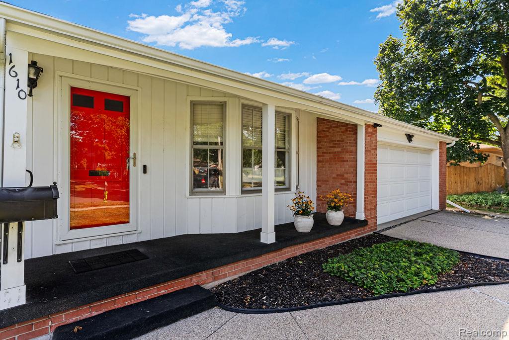 1610 Ravenswood Drive, Lansing, MI 48917 — Photo 6