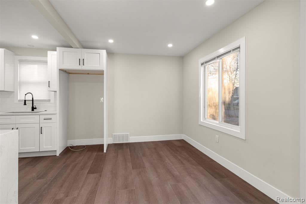 8900 Asbury Park, Detroit, MI 48228 — Photo 15