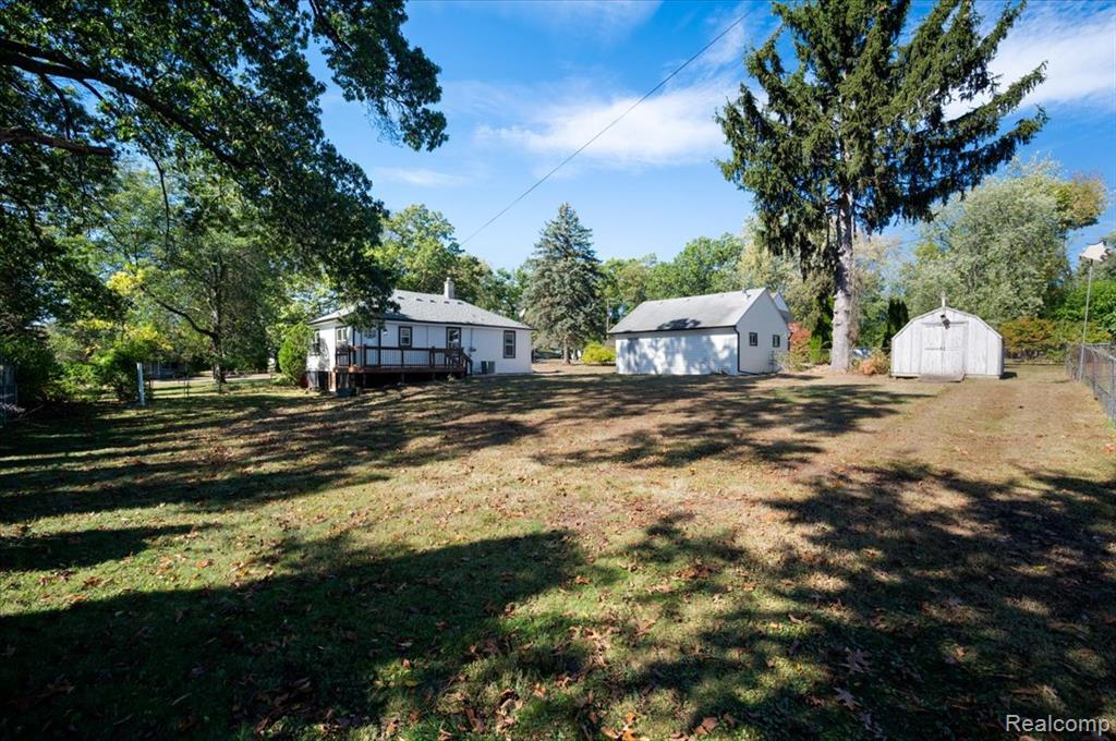 1588 Ladd Road, Wolverine Lake, MI 48390 — Photo 27